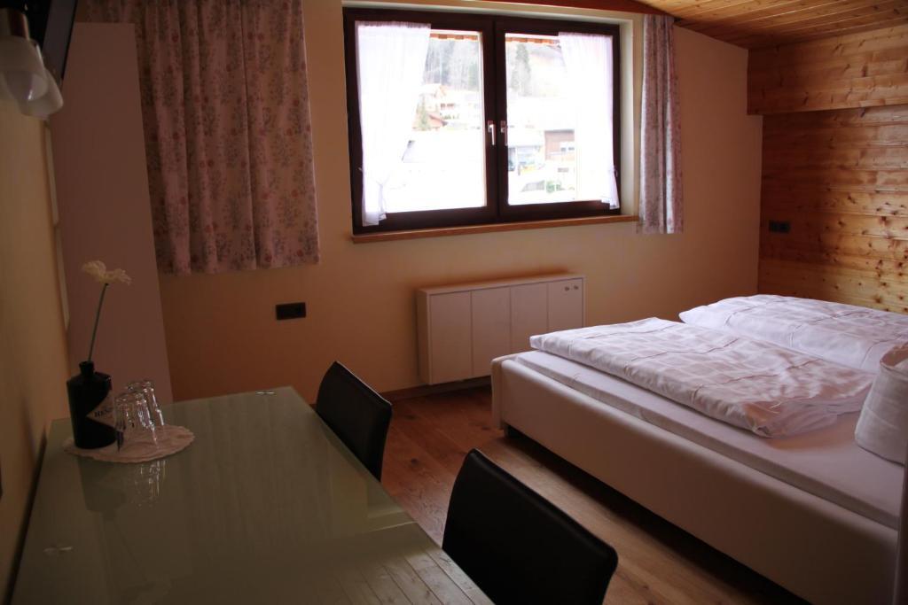 Katharinahof Ferienpension Sibratsgfäll Habitación foto